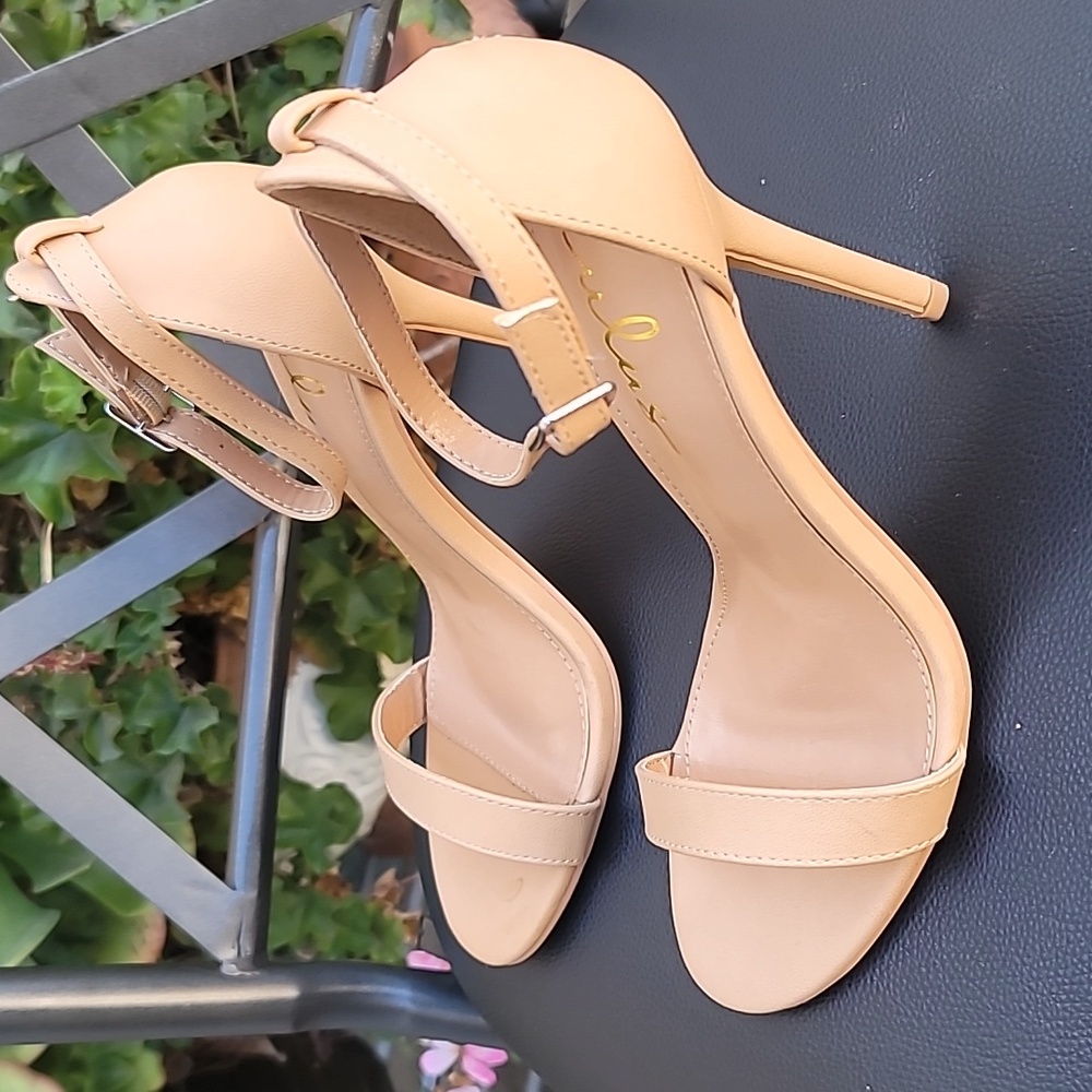 Lulus Nude Ankle  Strap Sandals Pumps SZ 7.5